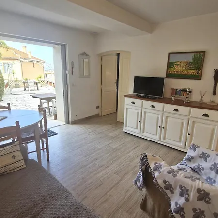 2 Pieces Climatise Avec Terrasse Et Parking, Proche Centre - Fr-1-780-84 * Σαιντ-Μαξίμ