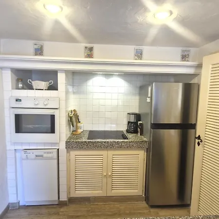 2 Pieces Climatise Avec Terrasse Et Parking, Proche Centre - Fr-1-780-84