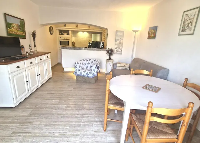 2 Pieces Climatise Avec Terrasse Et Parking, Proche Centre - Fr-1-780-84 *