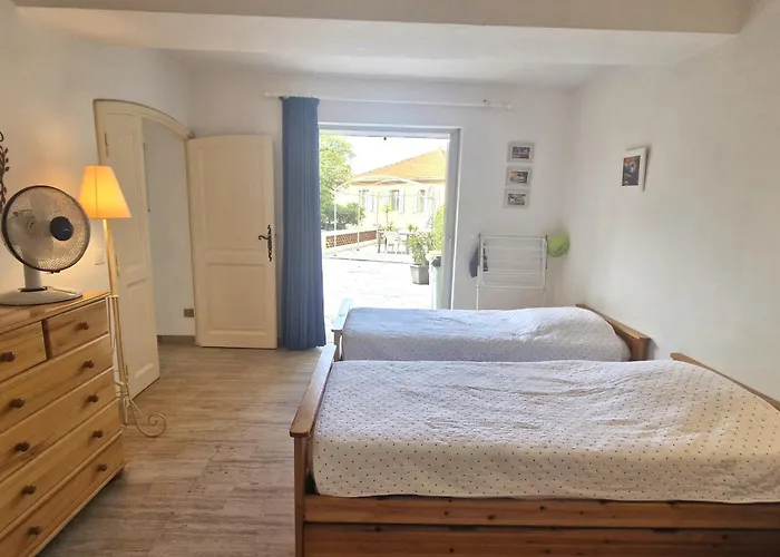 2 Pieces Climatise Avec Terrasse Et Parking, Proche Centre - Fr-1-780-84 Apartment