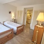 2 Pieces Climatise Avec Terrasse Et Parking, Proche Centre - Fr-1-780-84 * Sainte-Maxime