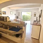 2 Pieces Climatise Avec Terrasse Et Parking, Proche Centre - Fr-1-780-84 Apartamento Sainte-Maxime