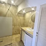 2 Pieces Climatise Avec Terrasse Et Parking, Proche Centre - Fr-1-780-84 Apartamento