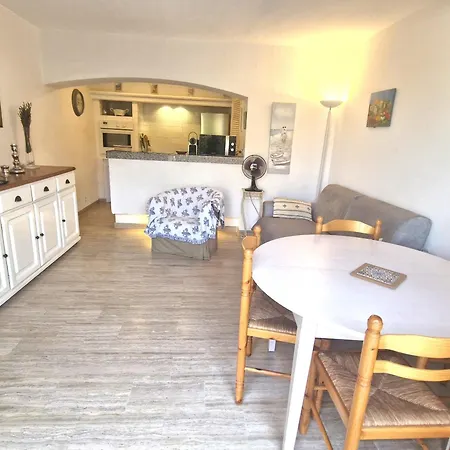 2 Pieces Climatise Avec Terrasse Et Parking, Proche Centre *