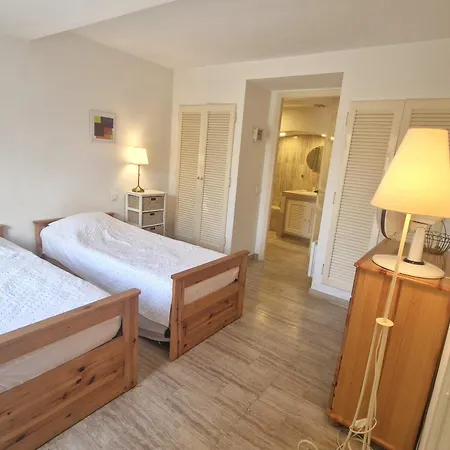 2 Pieces Climatise Avec Terrasse Et Parking, Proche Centre * Sainte-Maxime