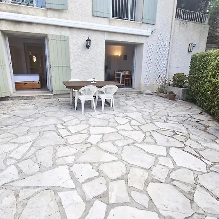 2 Pieces Climatise Avec Terrasse Et Parking, Proche Centre - Fr-1-780-84 *