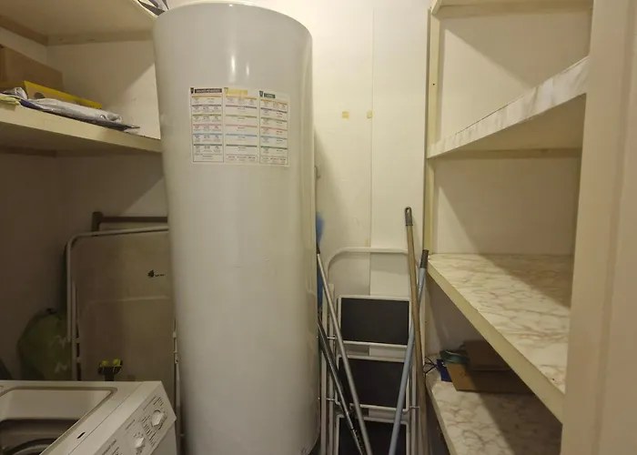 2 Pieces Climatise Avec Terrasse Et Parking, Proche Centre - Fr-1-780-84 Apartment Sainte-Maxime