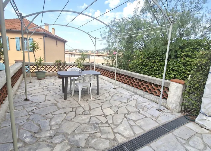 2 Pieces Climatise Avec Terrasse Et Parking, Proche Centre - Fr-1-780-84 Apartment