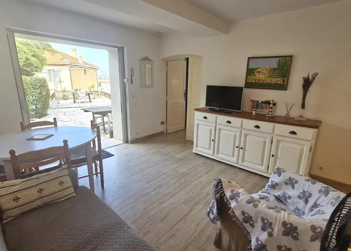 2 Pieces Climatise Avec Terrasse Et Parking, Proche Centre - Fr-1-780-84 * Sainte-Maxime