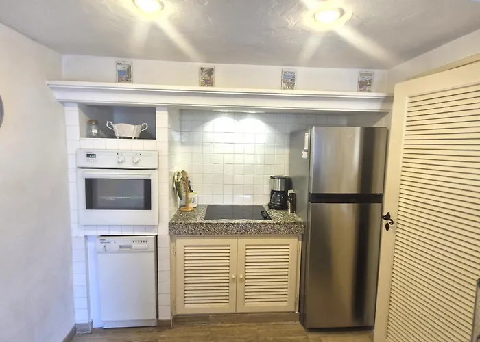 2 Pieces Climatise Avec Terrasse Et Parking, Proche Centre - Fr-1-780-84