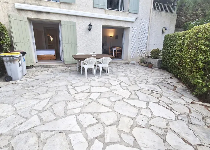 2 Pieces Climatise Avec Terrasse Et Parking, Proche Centre - Fr-1-780-84 *